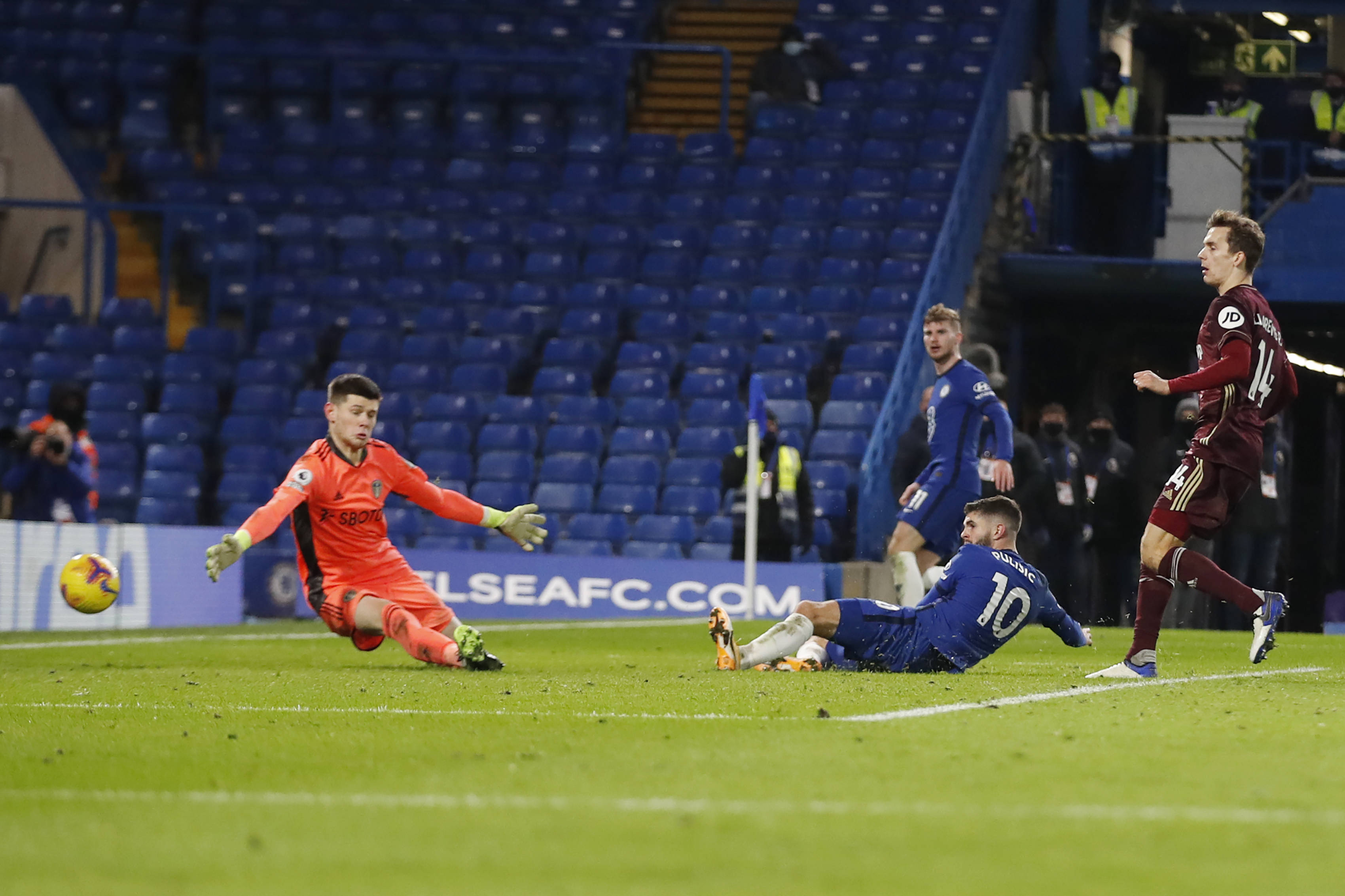 利洛在面对 利洛在面对